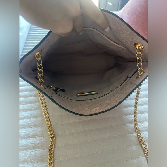 TORY BURCH Light Pink Shoulder Bag with Gold Chains. Can be worn crossbody. - Picture 4 of 5